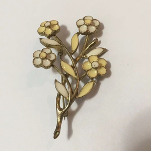 Vintage Gold Tone Yellow White‎ Flower Pin Scarf Brooch 2.5" Floral